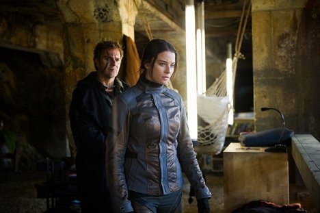 Mike Dopud, Rachel Nichols - Continuum - Waning Minute - Z filmu