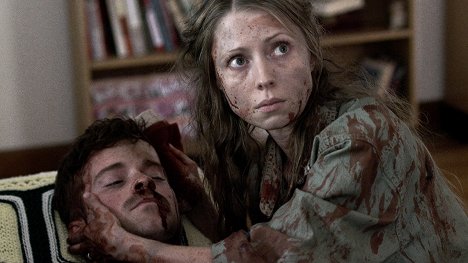 Adam Lippert, Sali Sayler - Z, mint zombi - Home Sweet Zombie - Filmfotók