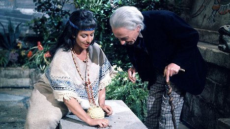 Margot Van der Burgh, William Hartnell - Doctor Who - The Aztecs: The Temple of Evil - Photos