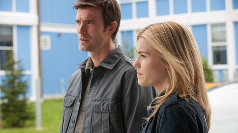Lucas Bryant, Emily Rose - Haven - Roots - Photos