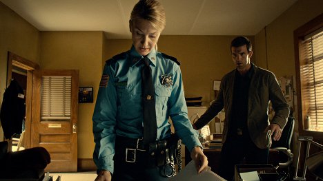 Kirsty Hinchcliffe, Lucas Bryant - Haven - Nowhere Man - Photos
