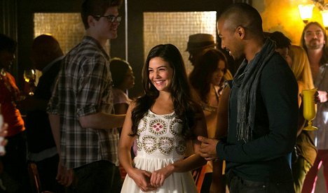 Danielle Campbell, Charles Michael Davis - The Originals - Girl in New Orleans - Photos