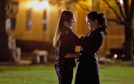 Nina Dobrev, Mia Kirshner - Vampire Diaries - Isobel - Film