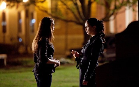 Nina Dobrev, Mia Kirshner - The Vampire Diaries - Isobel - Photos