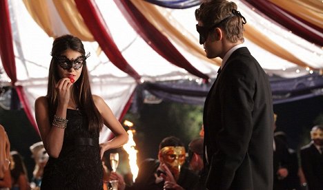 Nina Dobrev, Paul Wesley - The Vampire Diaries - Masquerade - Photos