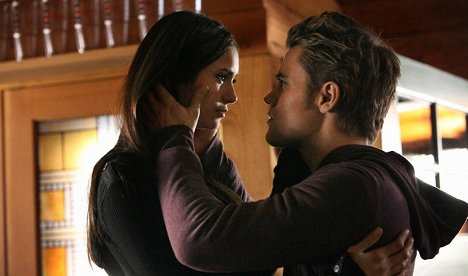 Nina Dobrev, Paul Wesley - Crónicas vampíricas - Crying Wolf - De la película