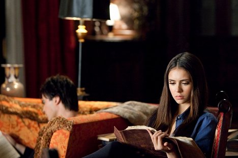 Ian Somerhalder, Nina Dobrev - The Vampire Diaries - The House Guest - Photos