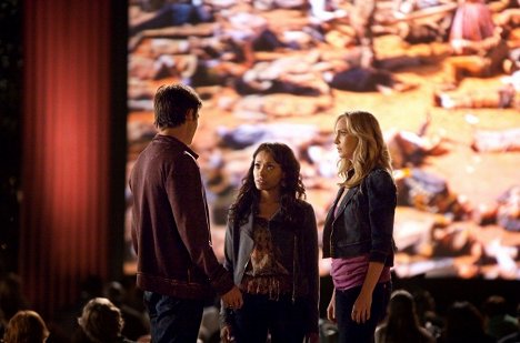 Kat Graham, Candice King - The Vampire Diaries - As I Lay Dying - Photos