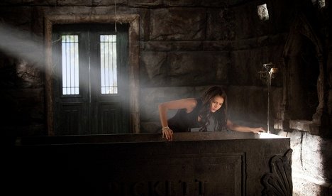 Nina Dobrev - The Vampire Diaries - Smells Like Teen Spirit - Van film