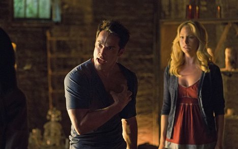 Michael Trevino, Candice King - The Vampire Diaries - Growing Pains - Photos