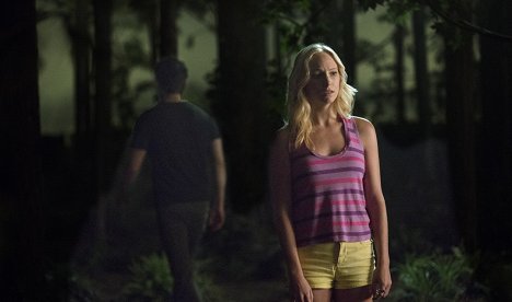 Candice King - The Vampire Diaries - Welcome to Paradise - Photos