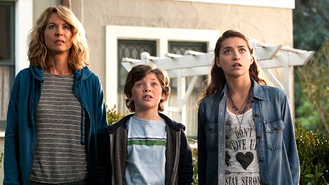 Jenna Elfman, Eli Baker, Ava Deluca-Verley - Growing Up Fisher - Pilot - Z filmu