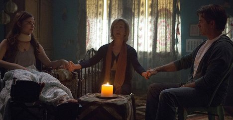 Stefanie Scott, Lin Shaye, Dermot Mulroney - Insidious: Chapter 3 – Jede Geschichte hat einen Anfang - Filmfotos