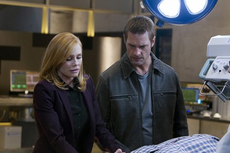 Marg Helgenberger, Josh Holloway - Intelligence - Filmfotos