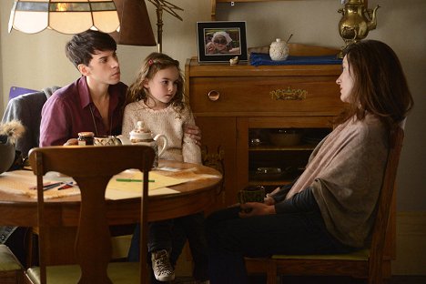 Jordan Gavaris, Skyler Wexler, Maria Doyle Kennedy - Orphan Black - Filmfotos