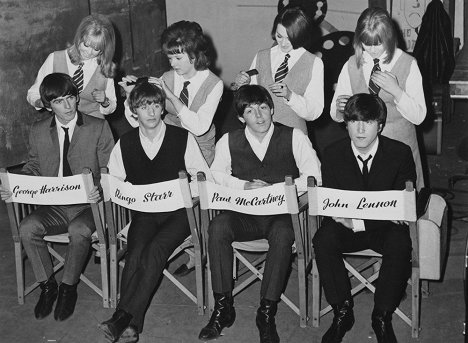 Pattie Boyd, George Harrison, Ringo Starr, Paul McCartney, John Lennon - Os quatro Cabeleiras do Após-Calipso - De filmagens