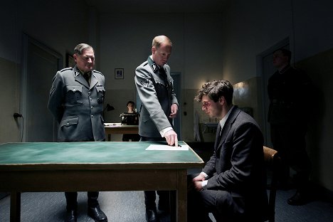 Burghart Klaußner, Johann von Bülow, Christian Friedel - 13 minutos para matar a Hitler - De la película