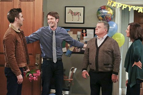 Joey McIntyre, Tyler Ritter, Jack McGee, Laurie Metcalf - The McCarthys - Photos