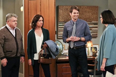 Jack McGee, Laurie Metcalf, Tyler Ritter - The McCarthys - Filmfotos