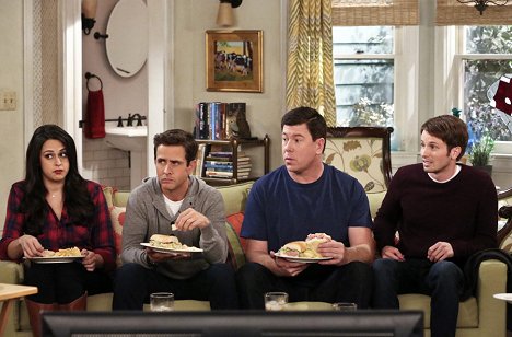 Kelen Coleman, Joey McIntyre, Jimmy Dunn, Tyler Ritter - The McCarthys - Van film