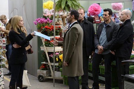 Piper Perabo, Oded Fehr - Covert Affairs - Van film