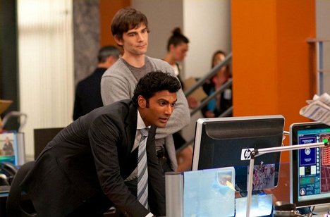 Sendhil Ramamurthy, Christopher Gorham - Covert Affairs - Filmfotos