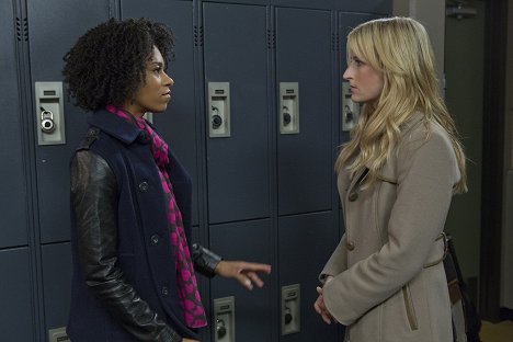 Kelly McCreary, Mamie Gummer - Emily Owens, M.D. - Emily and... the Social Experiment - Film
