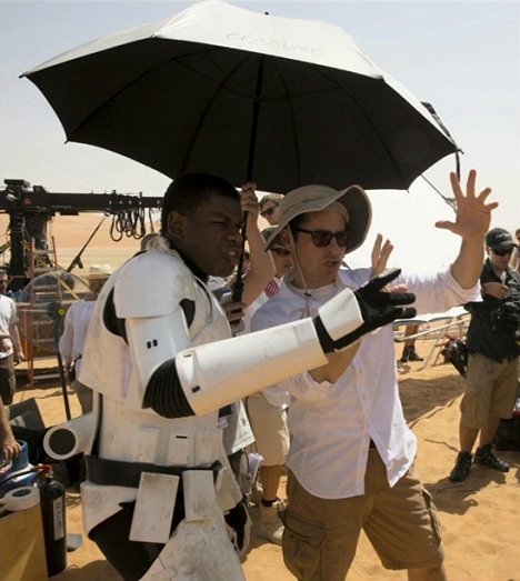 John Boyega, J.J. Abrams - Star Wars: Episode VII - Das Erwachen der Macht - Dreharbeiten