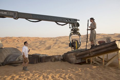 J.J. Abrams, Daisy Ridley - Star Wars: Az ébredő Erő - Forgatási fotók