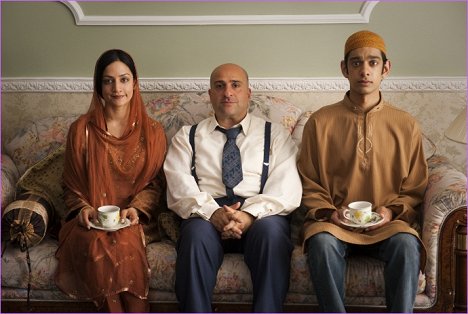 Archie Panjabi, Omid Djalili - The Infidel - De la película