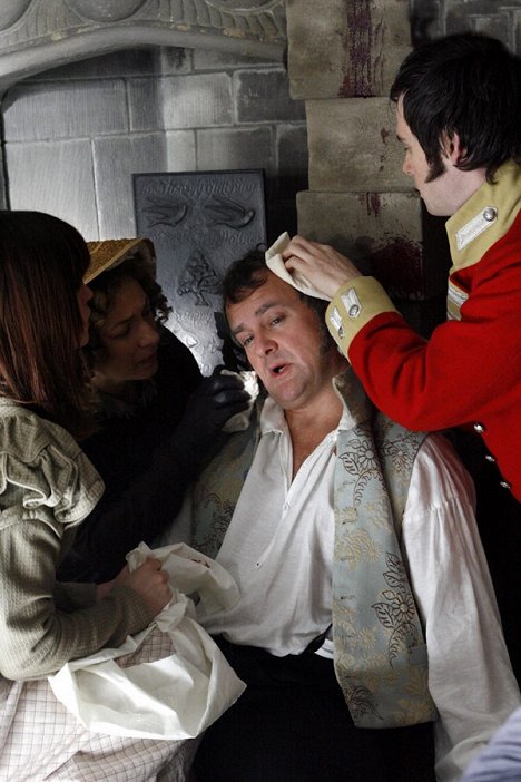 Jemima Rooper, Alex Kingston, Hugh Bonneville - Lost in Austen - Filmfotos
