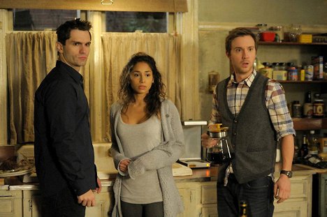 Sam Witwer, Meaghan Rath, Sam Huntington - Being Human - Van film