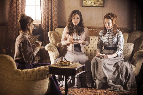 Erin Krakow, Charlotte Hegele - When Calls the Heart - Photos