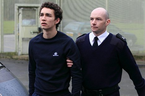 Robert Sheehan - Accused - Filmfotos