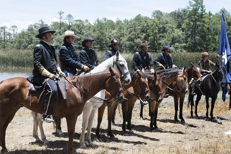 Bill Paxton, Jeff Fahey, Chad Michael Murray, Crispin Glover - Texas Rising - Filmfotók