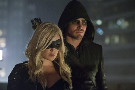 Caity Lotz, Stephen Amell - Arrow - Traverser les épreuves - Film