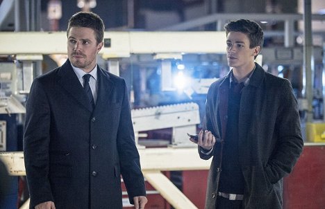 Stephen Amell, Grant Gustin - Arrow - The Scientist - Photos