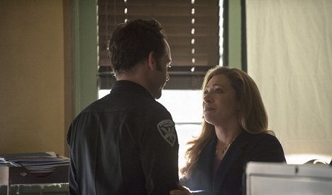 Alex Kingston - Arrow - Time of Death - Photos