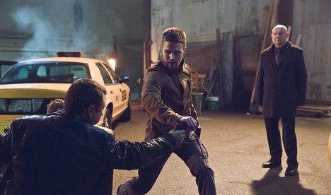 Stephen Amell, Eugene Lipinski - Arrow - Esquadrão Suicida - Do filme