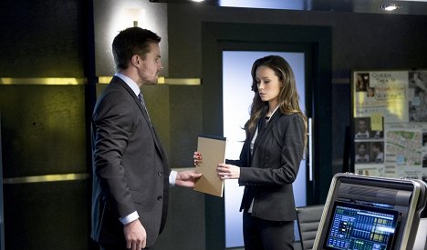 Stephen Amell, Summer Glau - Arrow - Deathstroke - Z filmu