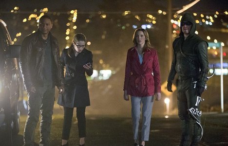 David Ramsey, Emily Bett Rickards, Katie Cassidy, Stephen Amell - Arrow - Etat de siège - Film