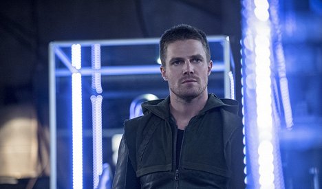 Stephen Amell - Arrow - Sara - Photos