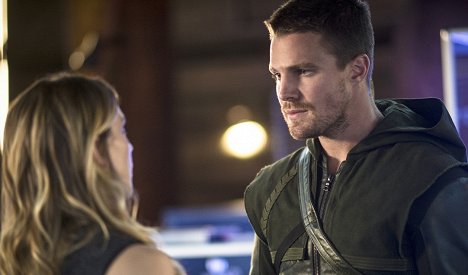 Stephen Amell - Arrow - Der Magier - Filmfotos