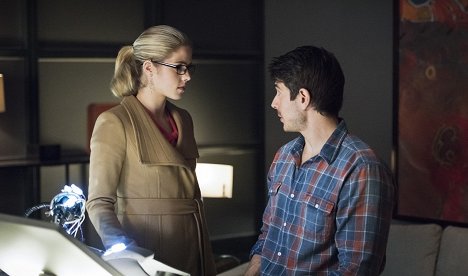 Emily Bett Rickards, Brandon Routh - A zöld íjász - A két kanári - Filmfotók