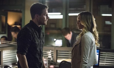 Stephen Amell, Katie Cassidy - Arrow - Zlomený šíp - Z filmu