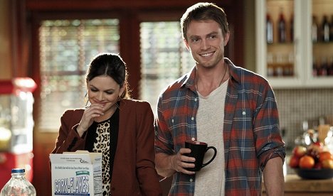 Rachel Bilson, Wilson Bethel - Hart of Dixie - Aliens & Aliases - Van film