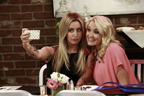 Ashley Tisdale, Emily Osment - Young & Hungry - Young & Lesbian - Photos