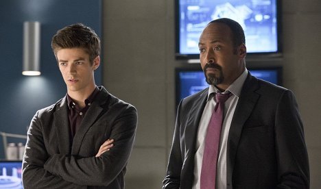 Grant Gustin, Jesse L. Martin - The Flash - Things You Can't Outrun - Photos