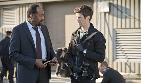 Jesse L. Martin, Grant Gustin - The Flash - Power Outage - Photos