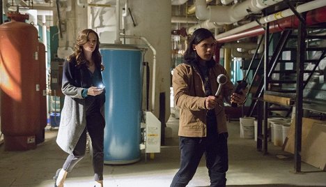 Danielle Panabaker, Carlos Valdes - The Flash - The Man in the Yellow Suit - Photos